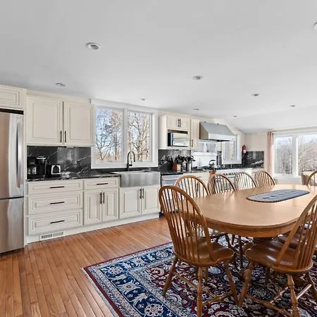 The Navillus House With Hot Tub, Slopeside, Ski On Ski Off, Air Conditioning